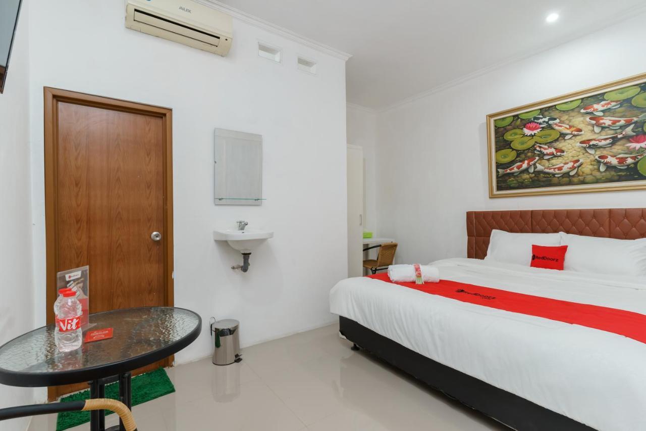 Reddoorz Syariah Near Universitas Borobudur 雅加达 外观 照片