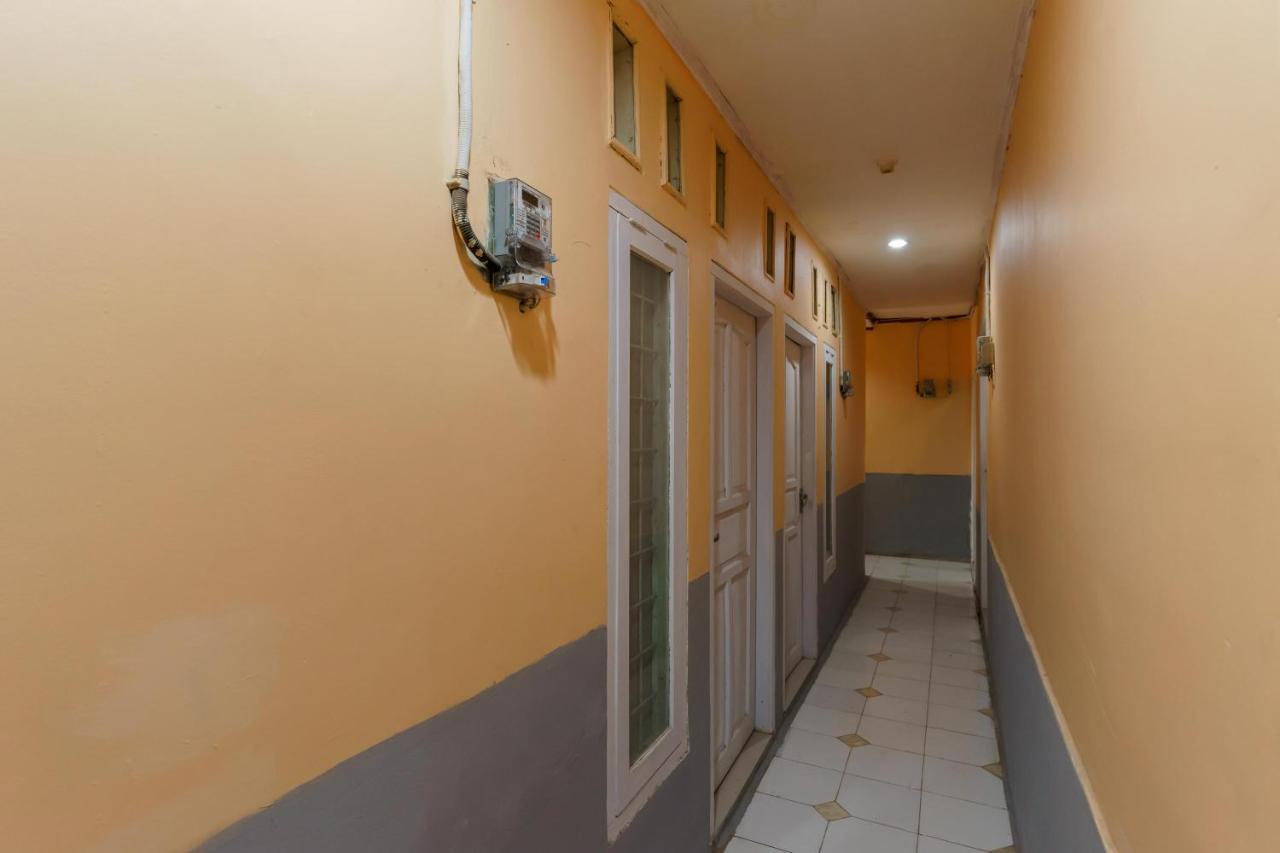 Reddoorz Syariah Near Universitas Borobudur 雅加达 外观 照片
