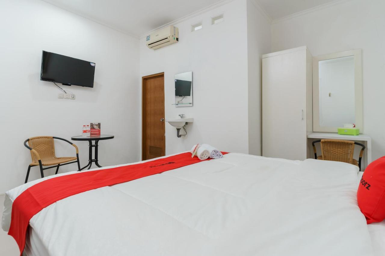 Reddoorz Syariah Near Universitas Borobudur 雅加达 外观 照片