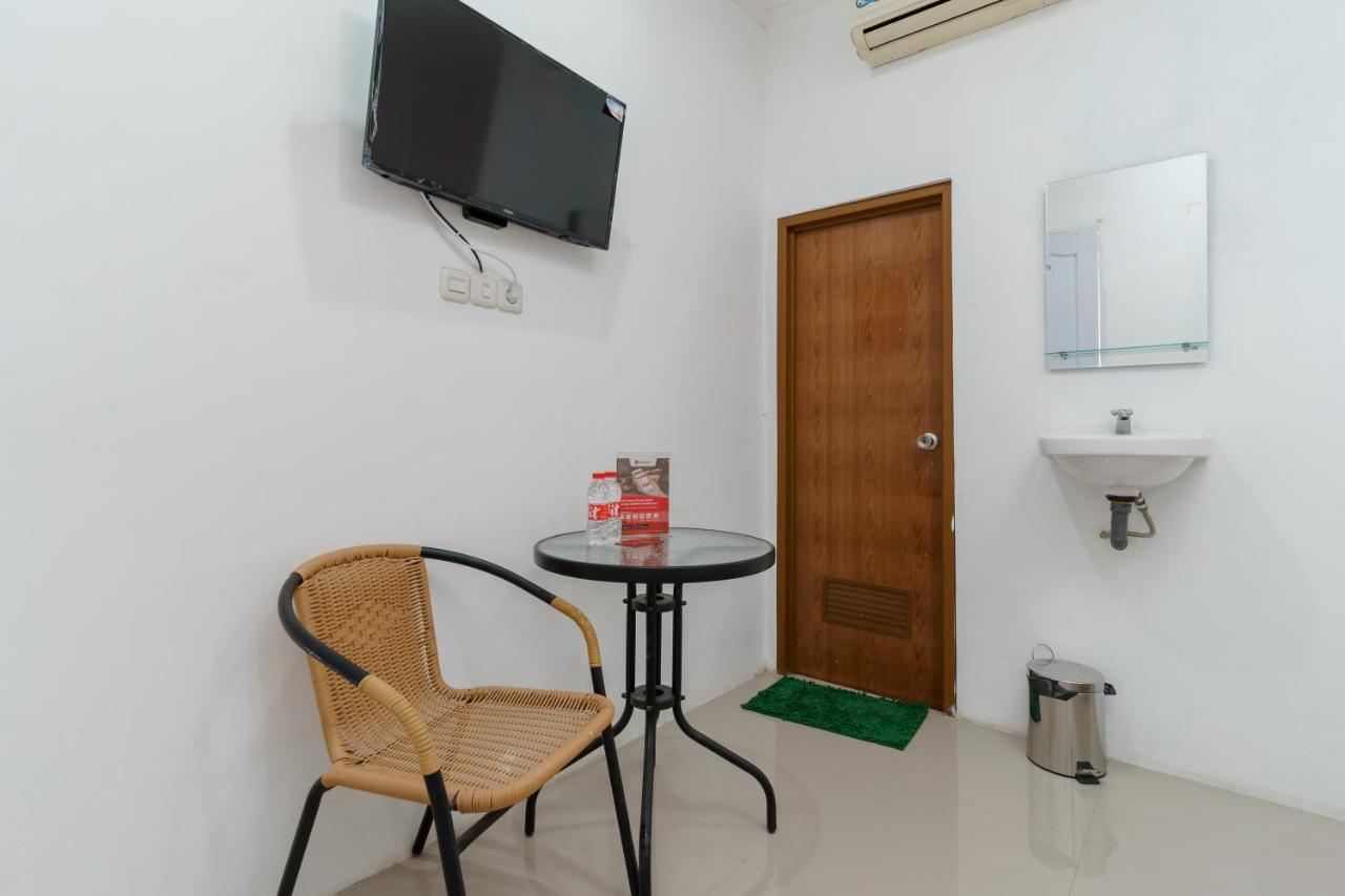 Reddoorz Syariah Near Universitas Borobudur 雅加达 外观 照片